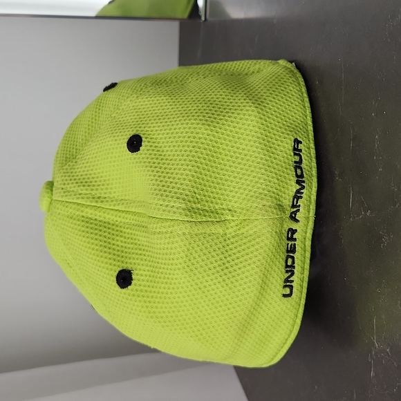 Under armour hat - Picture 3 of 5